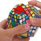 Le plus petit et le plus grand Rubik's cube du monde