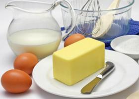 Kako pripraviti otroško omleto za enega otroka s piščančjimi in prepeličjimi jajci?